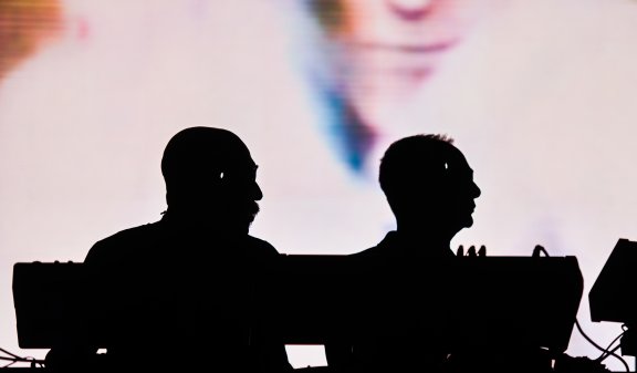  Orbital - Phil Hartnoll a Paul Hartnoll.